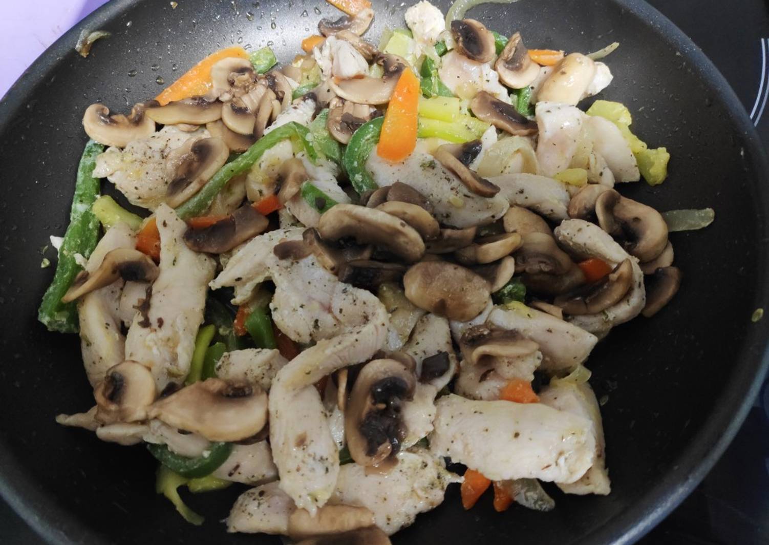 Pollo con verduras salteadas Receta de Miren Barrena- Cookpad