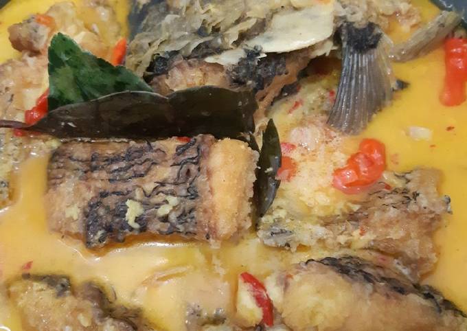 Cara Gampang Menyiapkan Gurame Bumbu Kuning yang Menggugah Selera