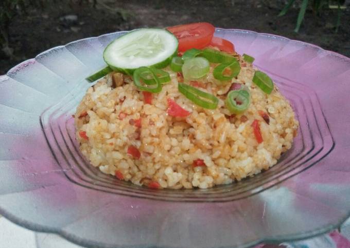 Resep Nasi Goreng Pedas oleh Mikaila Wartegan - Cookpad