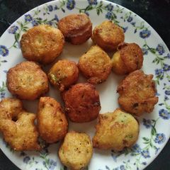 A picture of Suji vada.