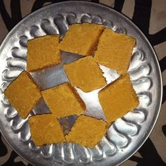 A picture of Gram flour barfi.