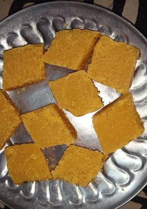 A picture of Gram flour barfi.