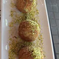 Una foto de Croquetas de Pollo con Polvo de Pistacho