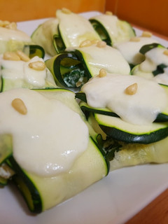 Una foto de Raviolis de calabacín rellenos de ricota y espinacas