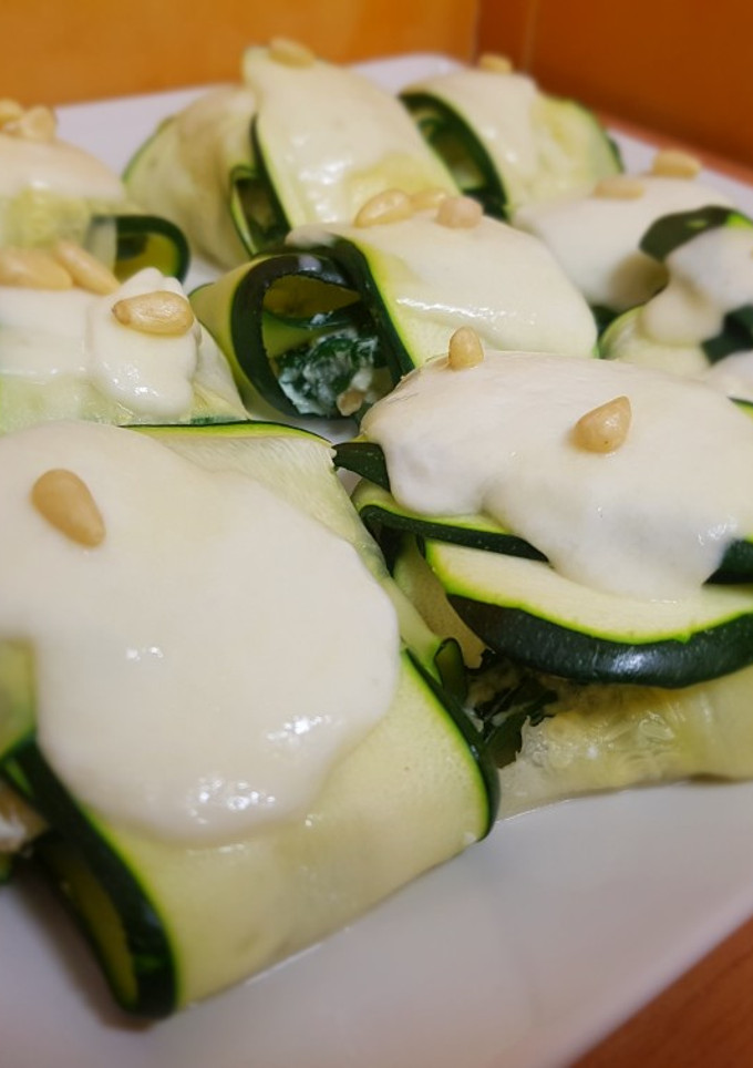 Una foto de Raviolis de calabacín rellenos de ricota y espinacas