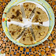 A picture of Banana Sooji Cake.