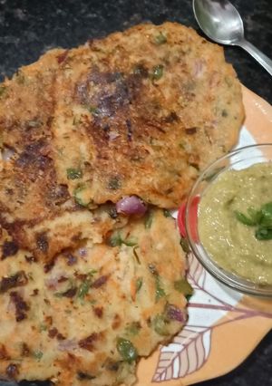 ब्रेड उत्तपम (bread uttapam recipe in Hindi) रेसिपी मुख्य फोटो