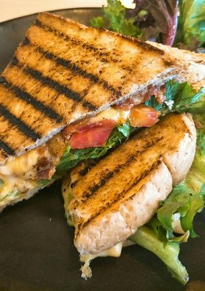 รูปของ BLT grilled cheese sandwiches