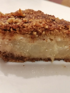 Una foto de Tarta de pera con crumble de almendras
