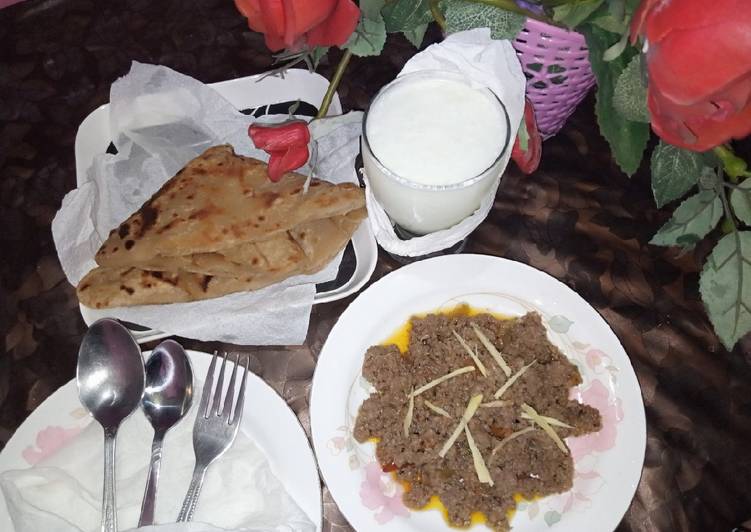 Beef Achari Qeema with square Parantha