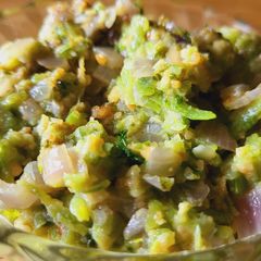 A picture of Ridge gourd thecha.