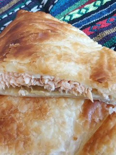 Una foto de Hojaldre de salmón y queso