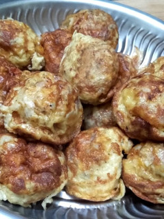 ஆம்லெட் சீஸ் பணியாரம்(OMELETTE CHEESE PANIYARAM RECIPE IN TAMIL) செய்முறை முக்கிய புகைப்படம்