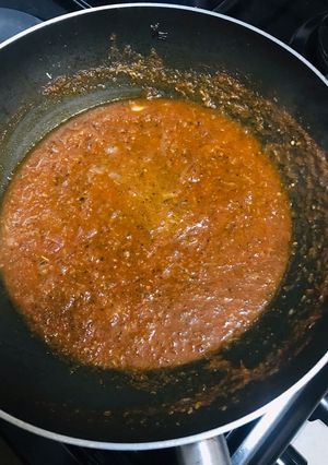 A picture of Marinara/ pasta sauce.