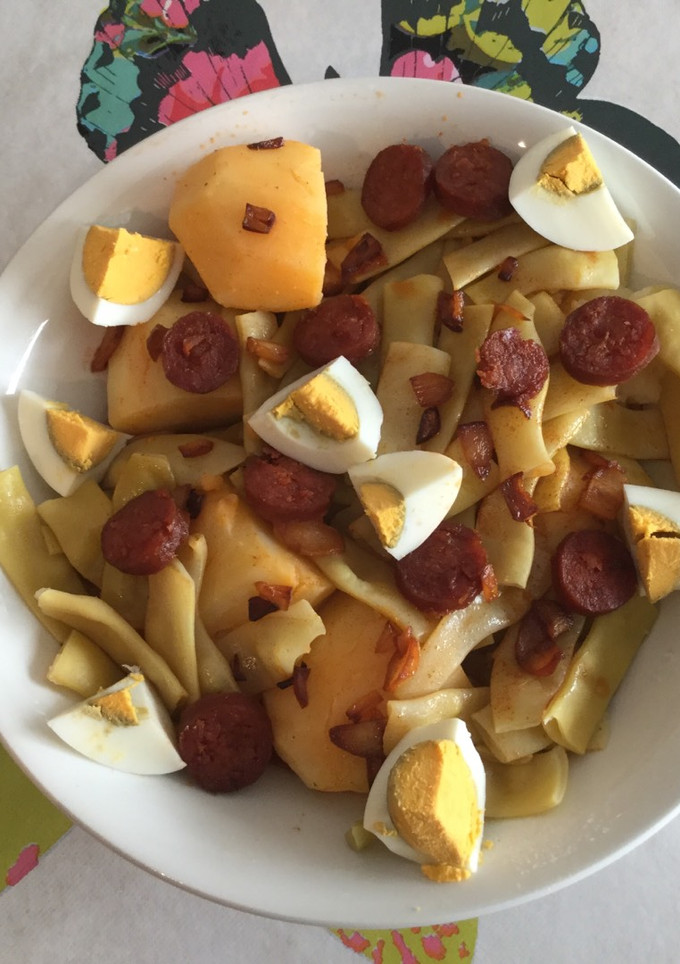 Una foto de Fréjoles amarillos con chorizo (judías amarillas)
