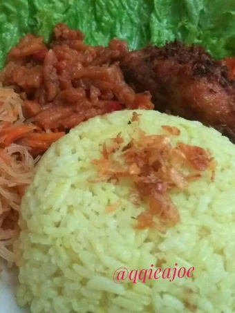 Cara Sederhana Menyiapkan Resep  Nasi Kuning lengkap Praktis Mudah yang Lezat Sekali, Sempurna