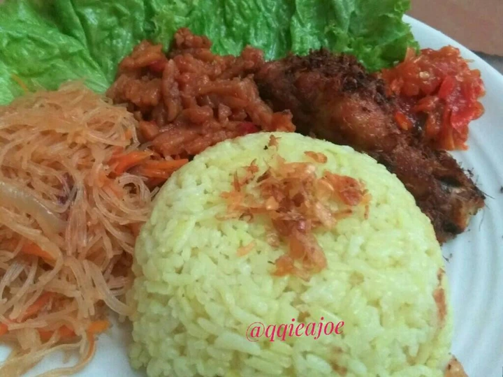 Cara Sederhana Menyiapkan Resep  Nasi Kuning lengkap Praktis Mudah yang Lezat Sekali, Sempurna
