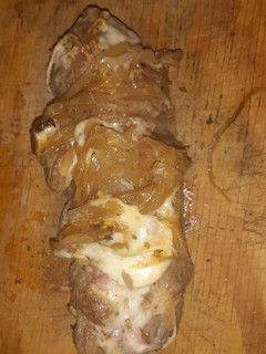 Una foto de Carne a la cacerola rellena de Tocino y queso