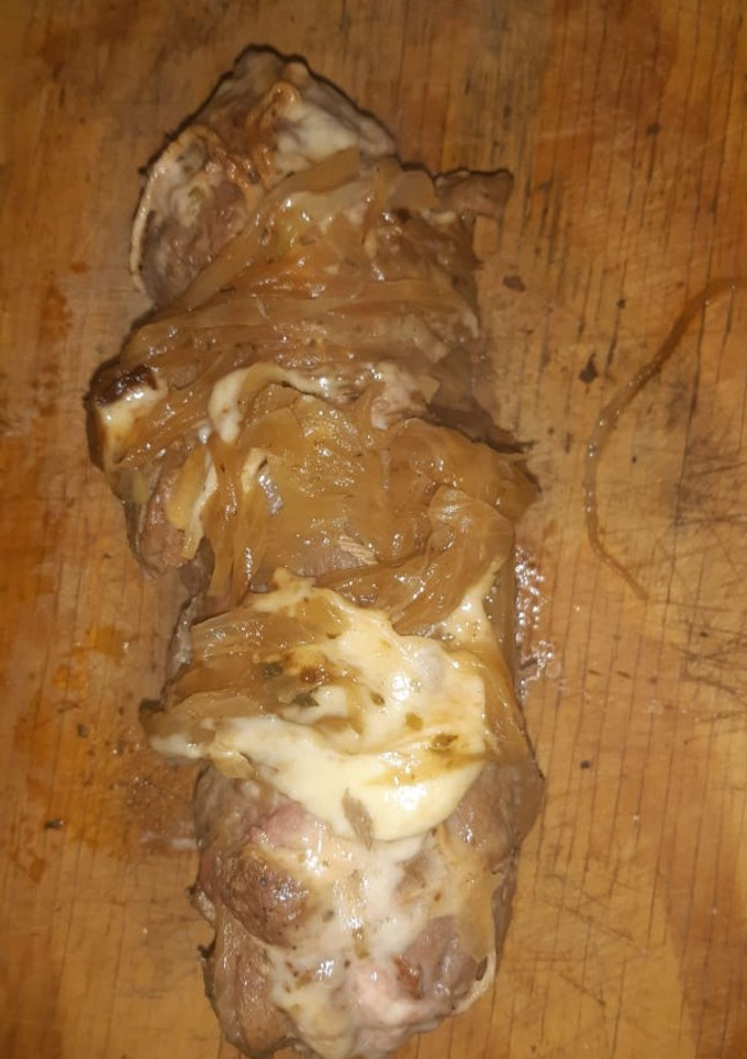 Una foto de Carne a la cacerola rellena de Tocino y queso