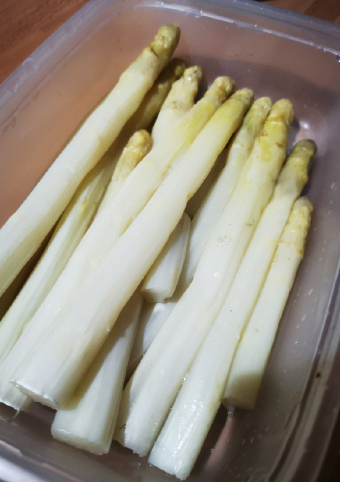 Una foto de Espárragos blancos cocidos
