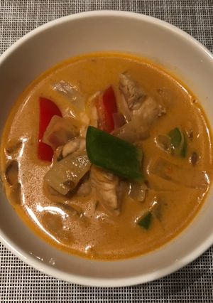 Una foto de Curry rojo tailandés (no picante)