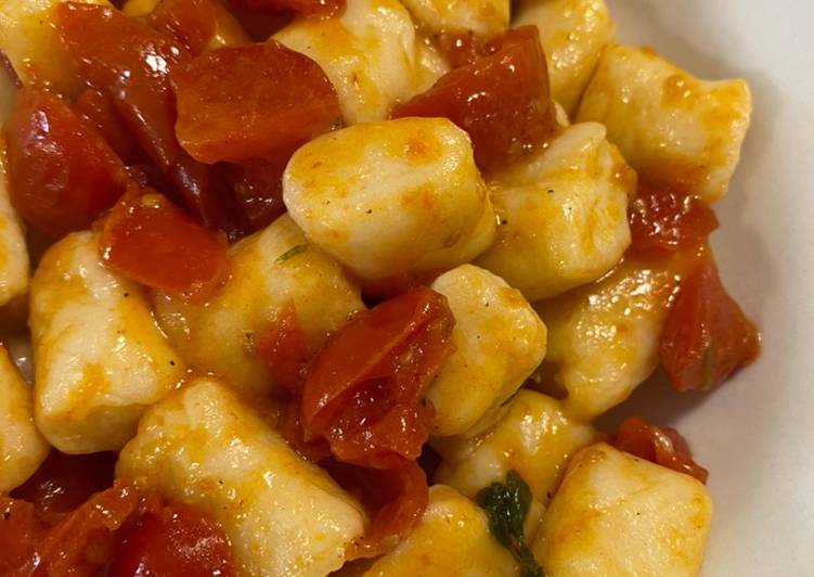 Steps to Make Favorite Gnocchi di ricotta con pomodorini e basilico