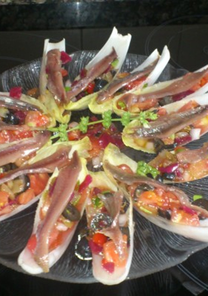 Una foto de Ensalada de endivias con anchoas