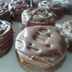 Una foto de Alfajores de chocolate