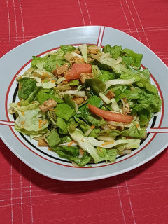 Una foto de Ensalada - con mucho verde y proteína 🥗💪🏻- vegana :)