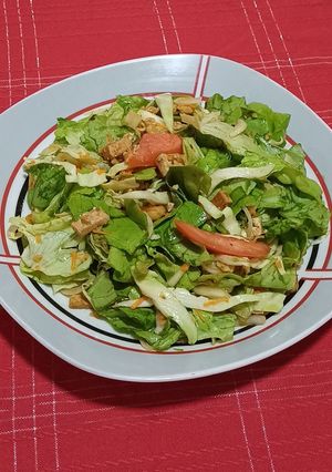 Una foto de Ensalada - con mucho verde y proteína 🥗💪🏻- vegana :)