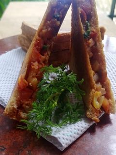 प्याज टमाटर सैंडविच (pyaz tamatar sandwich recipe in Hindi) रेसिपी मुख्य फोटो