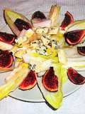 Endibias con queso azul y higos morados
