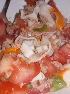 Una foto de Ensalada fresquita de tomate de acompañamiento