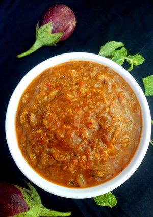 A picture of Eggplant mint gothsu/curry.