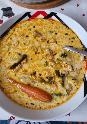 Tárkonyos sertés raguleves recept fotója