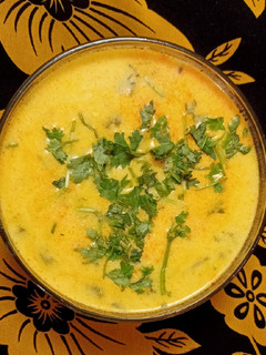 प्याज की कढ़ी(pyaz ki kadhi recipe in hindi) रेसिपी मुख्य फोटो