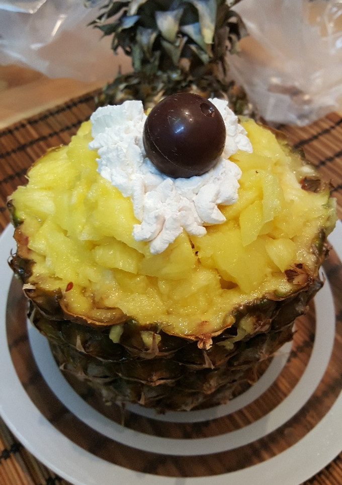 Una foto de Postre piña y frutas