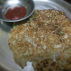 A picture of Left-over rice Uttapam.