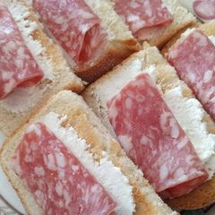 A picture of Bruschette with goat's cheese and salame.