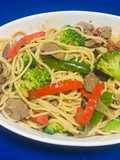 Espaguetis 🍝 con Higaditos Salteados y Vegetales Al Estilo Chifa 🥦Pe