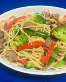 Espaguetis 🍝 con Higaditos Salteados y Vegetales Al Estilo Chifa 🥦Pe