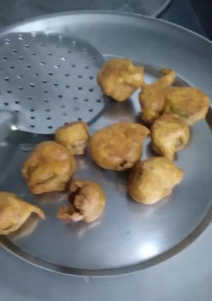 A picture of Padvalkai Pakoda / Bhaji.