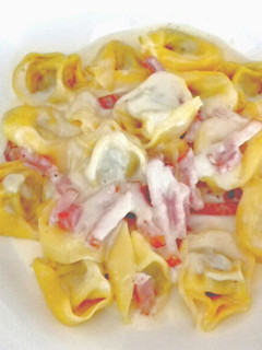 Una foto de Tortellinis con bacon