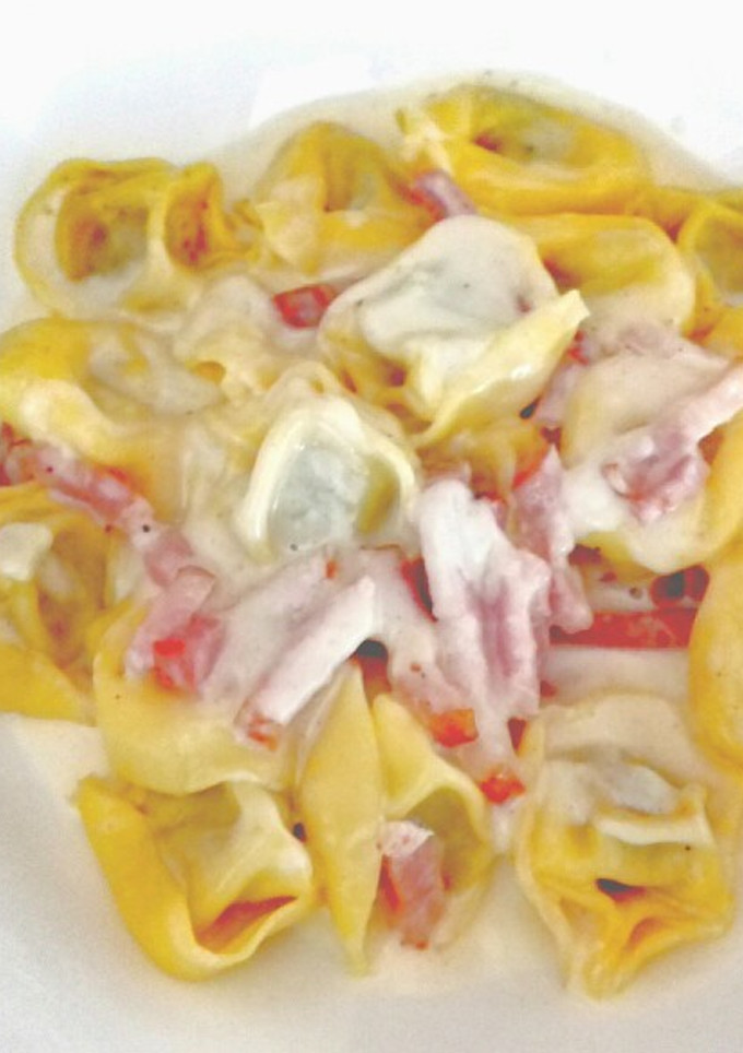 Una foto de Tortellinis con bacon