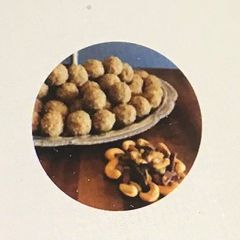 A picture of Dry fruit sweet balls.