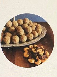 A picture of Dry fruit sweet balls.