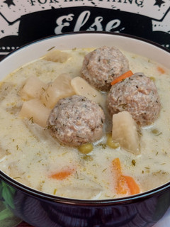 Kapros karalábéleves húsgombócokkal recept fotója