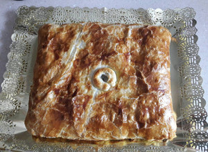 Foto principal de Empanada de morcilla con manzana y cebolla caramelizada