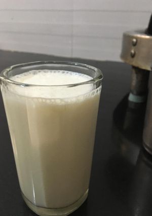 બનાના સ્મુધી (Banana Smoothie Recipe In Gujarati) રેસીપી મુખ્ય ફોટો