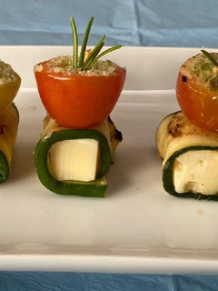Foto di Finger food,con pomodorini al crumble salato